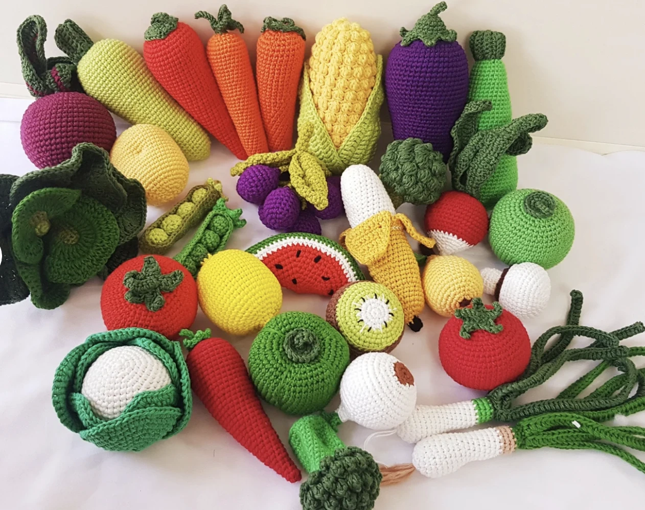 Какие игрушки, связанные крючком, пользуются популярностью. 8 вязанных любимчиков.