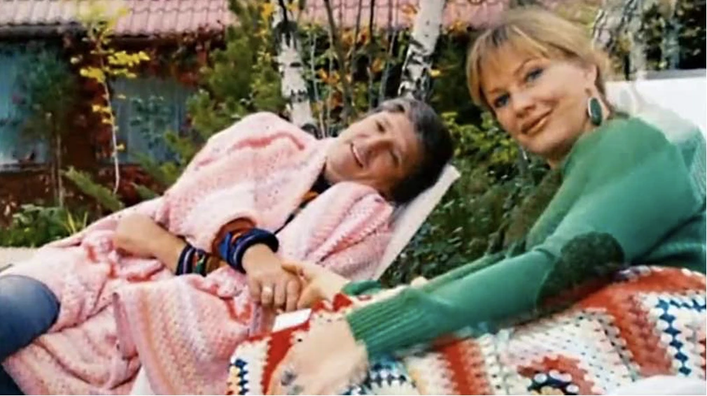 Стильное вязание: 7 российских знаменитостей, которым нравится вязать