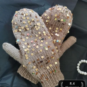 Сияющие бежевые варежки ✨